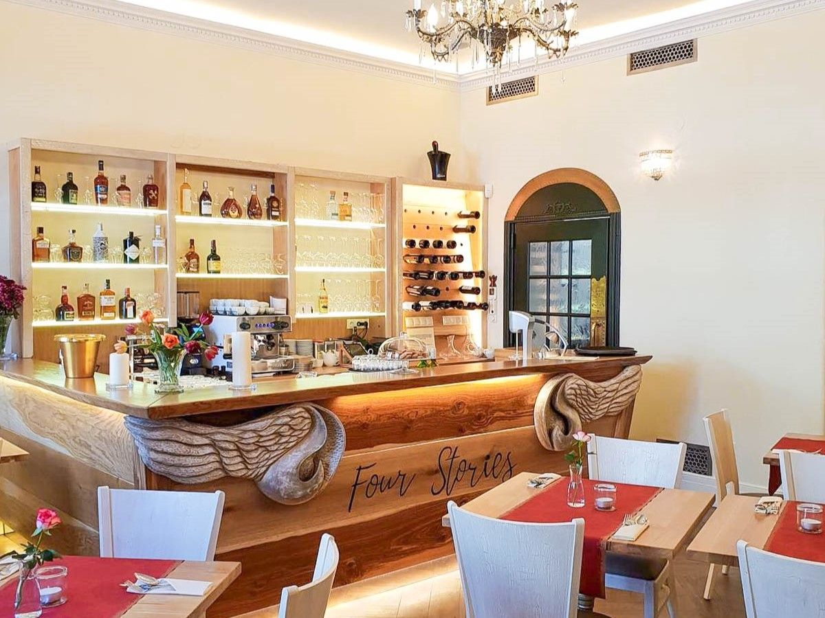 Pronájem stylové restaurace s vinárnou v Prostějově - titulní obrázek