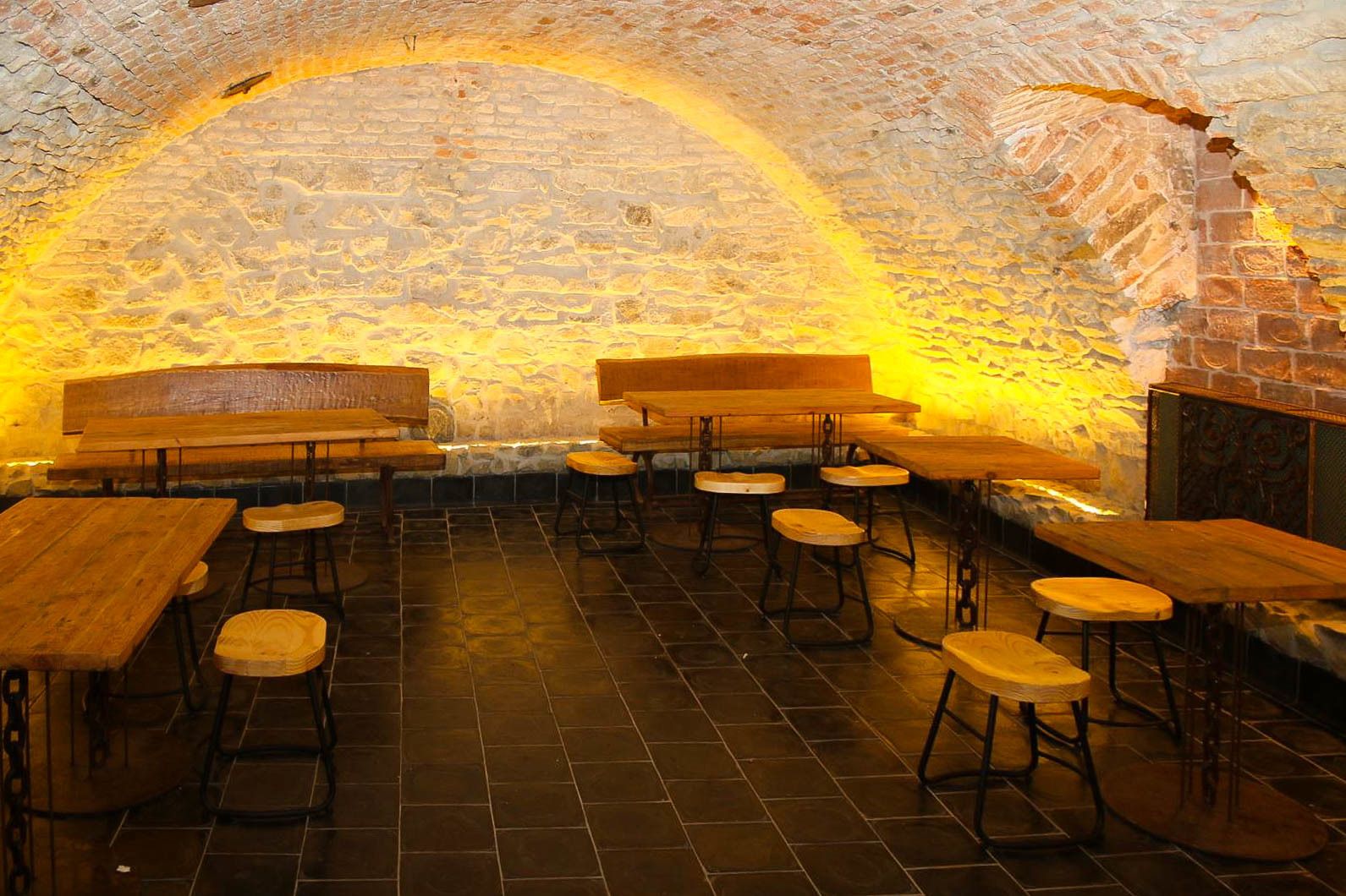 Pronájem stylové restaurace s vinárnou v Prostějově - obrázek č.2