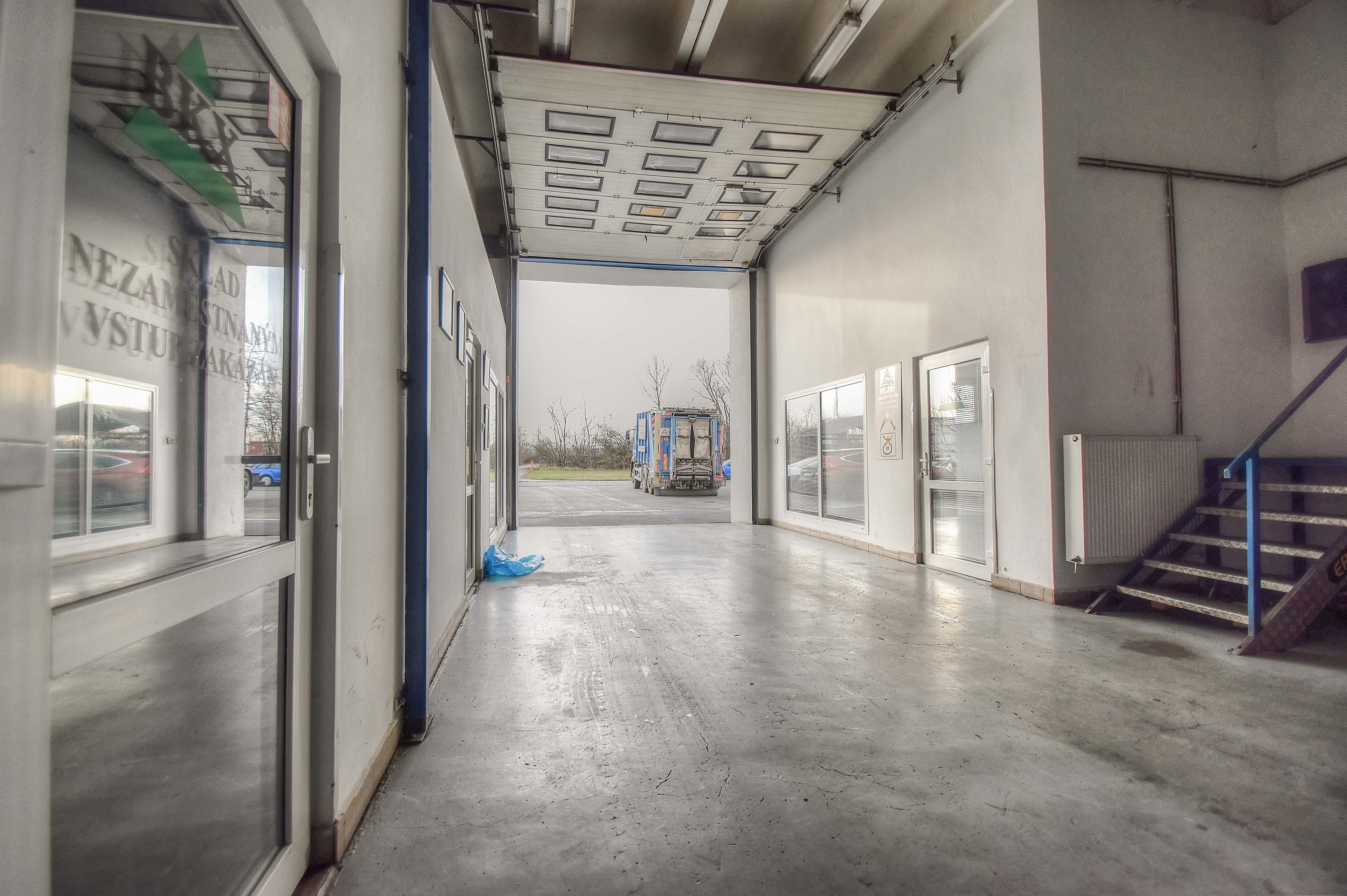 Prodej nebytových prostor a pozemků v Olomouci-Chválkovicích - obrázek č.12