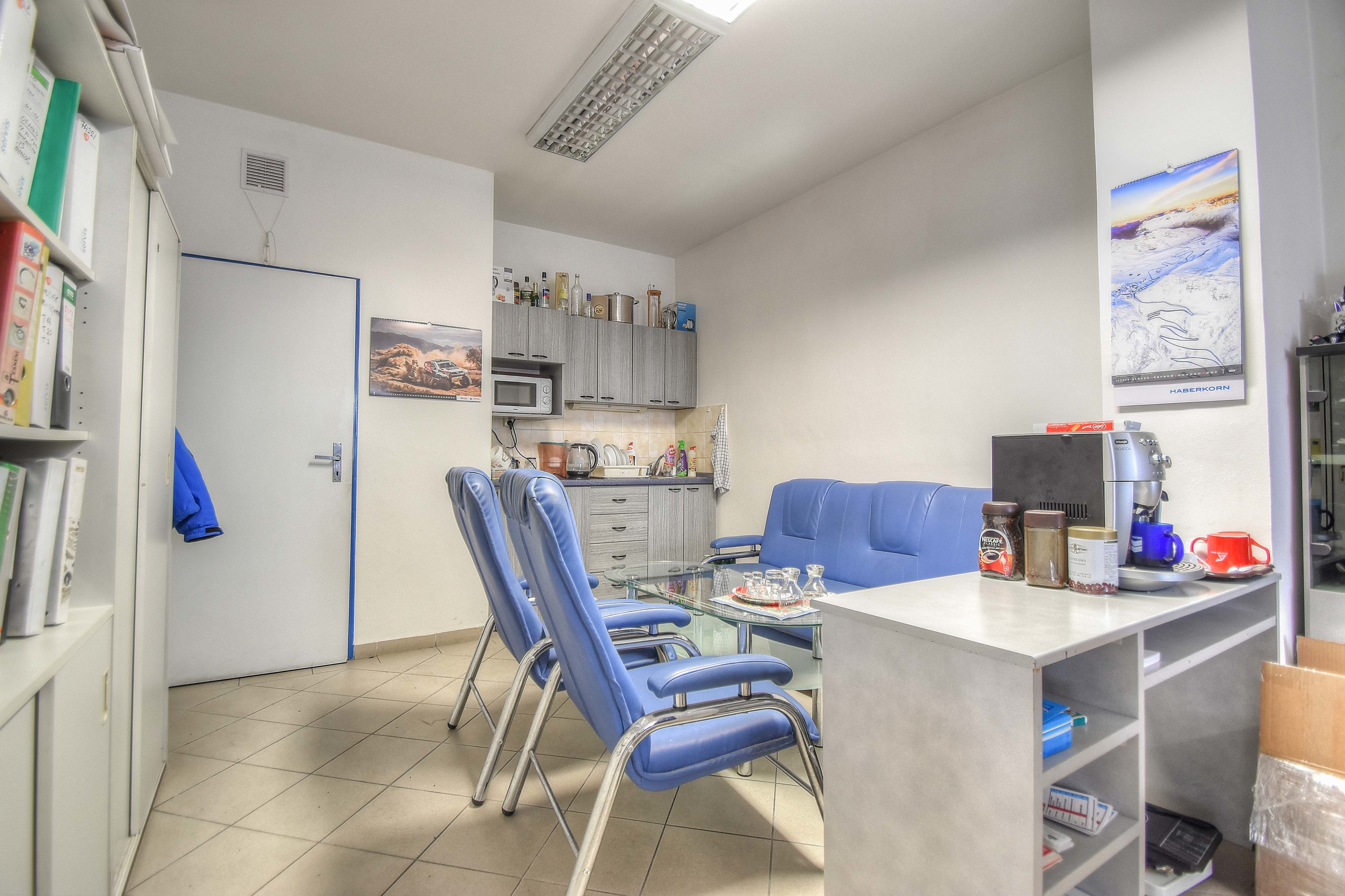 Prodej nebytových prostor a pozemků v Olomouci-Chválkovicích - obrázek č.17